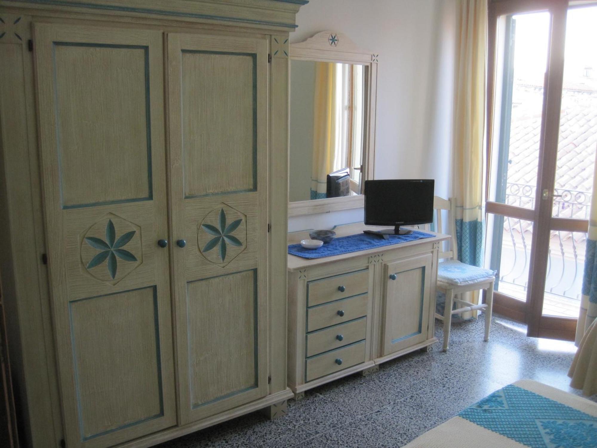 Hotel Moderno Санта-Тереза-Галлура Номер фото